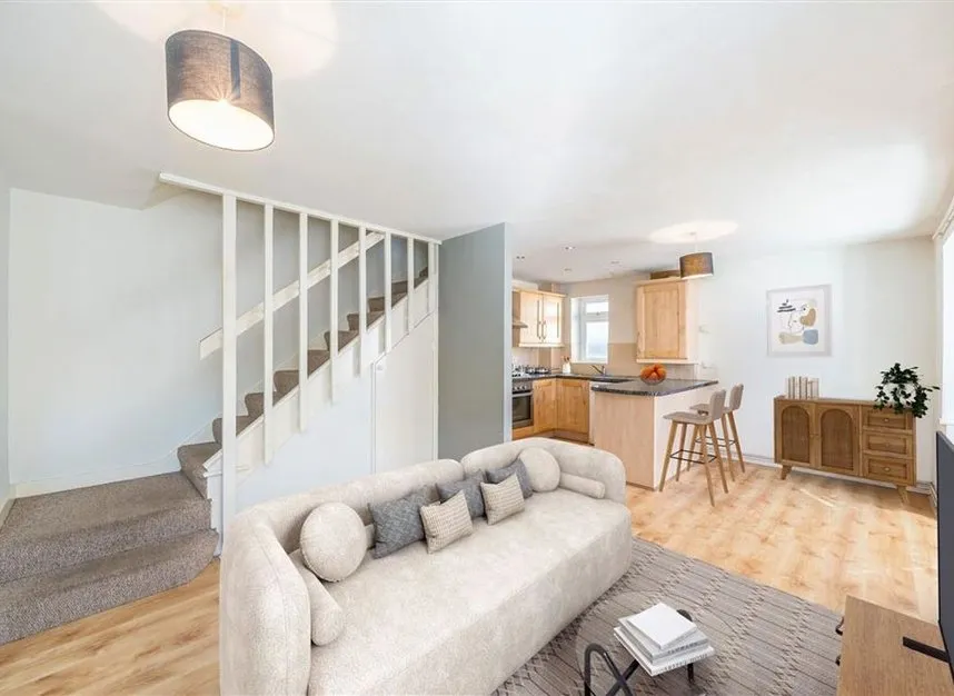 Kingston Road, Teddington, TW11, photo 2