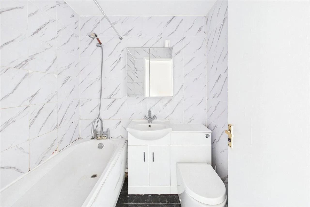 Campbell Close, London, SW16, photo 10