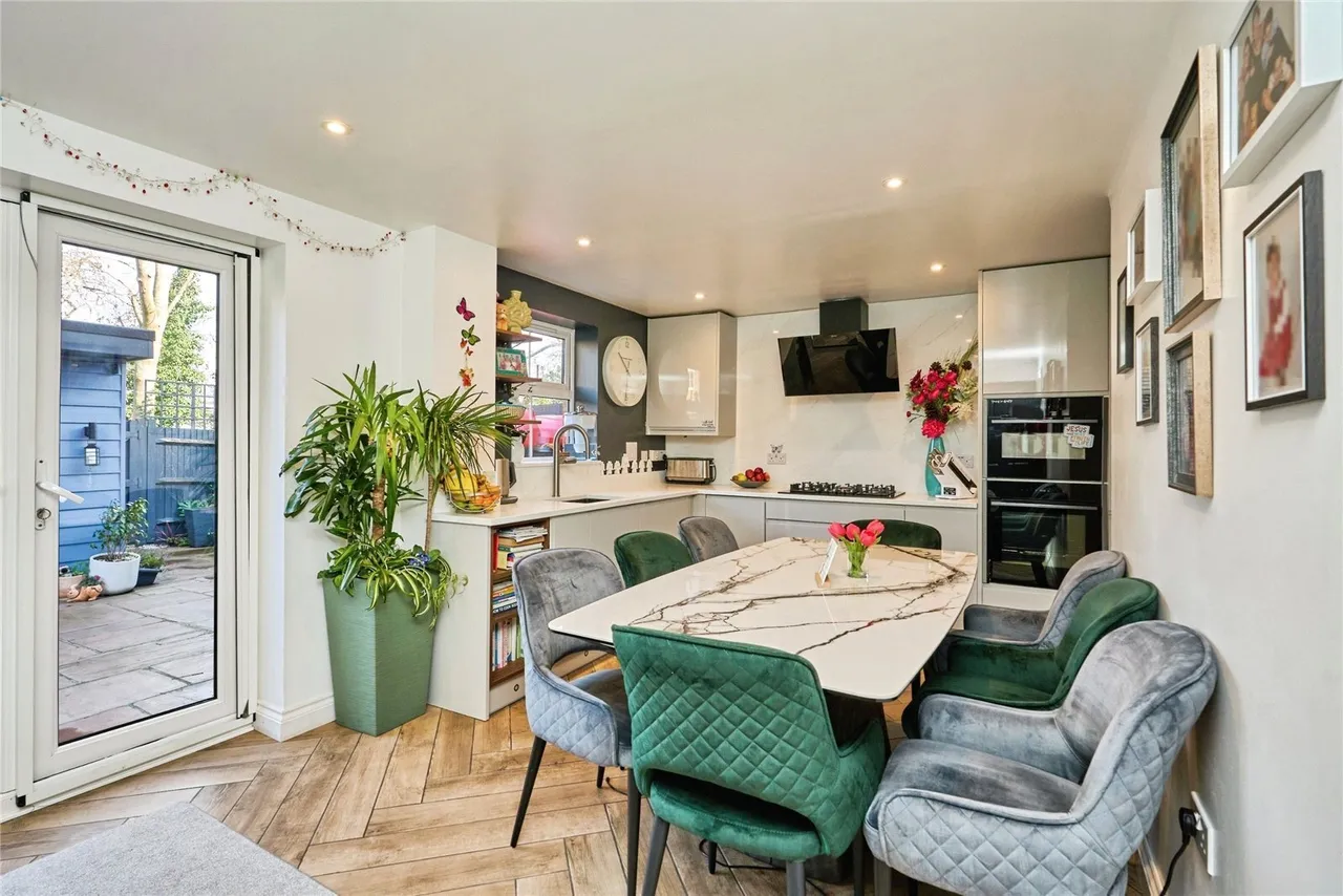 Snowberry Road, Newport, PO30, photo 3