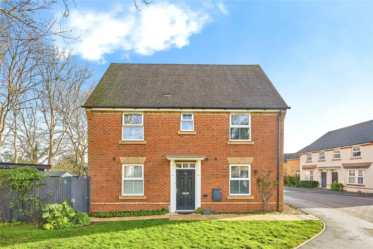 3 bed house for sale, Snowberry Road, Newport, PO30