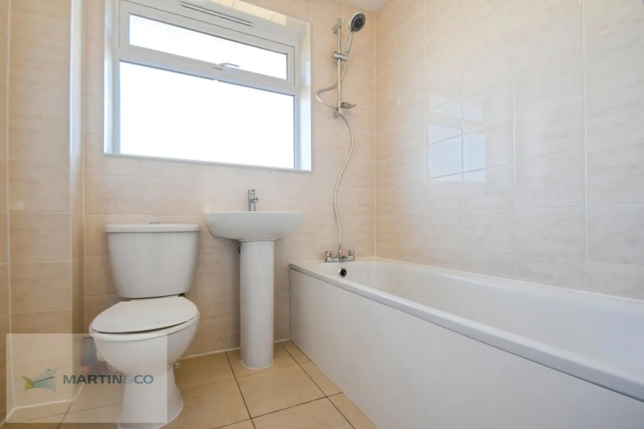 Egmont Road, KT12, photo 12