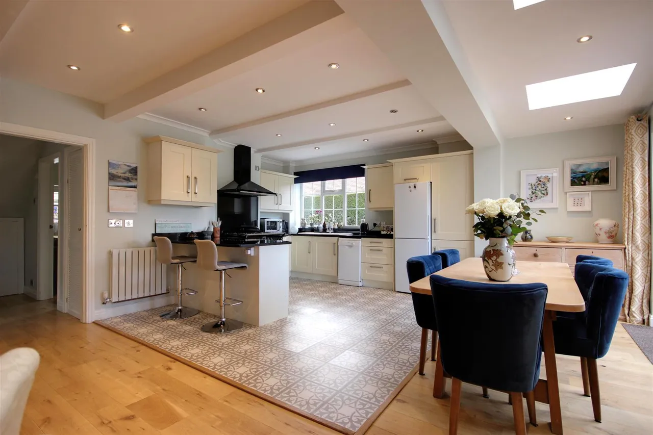 New Village Road, Little Weighton, photo 4