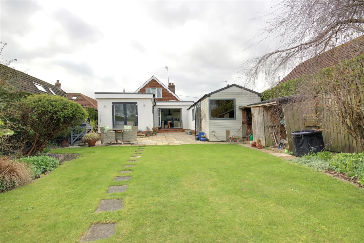 New Village Road, Little Weighton, photo 27