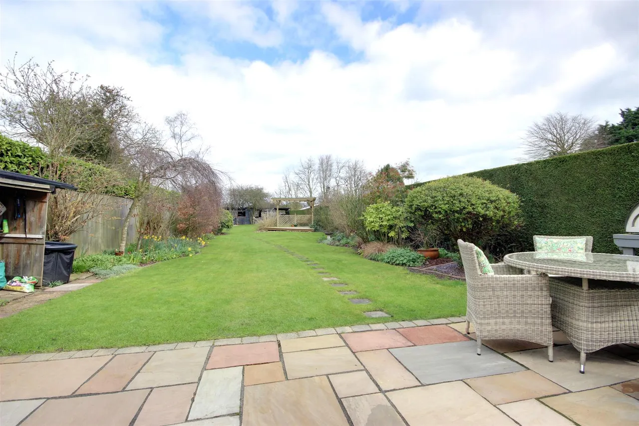 New Village Road, Little Weighton, photo 28