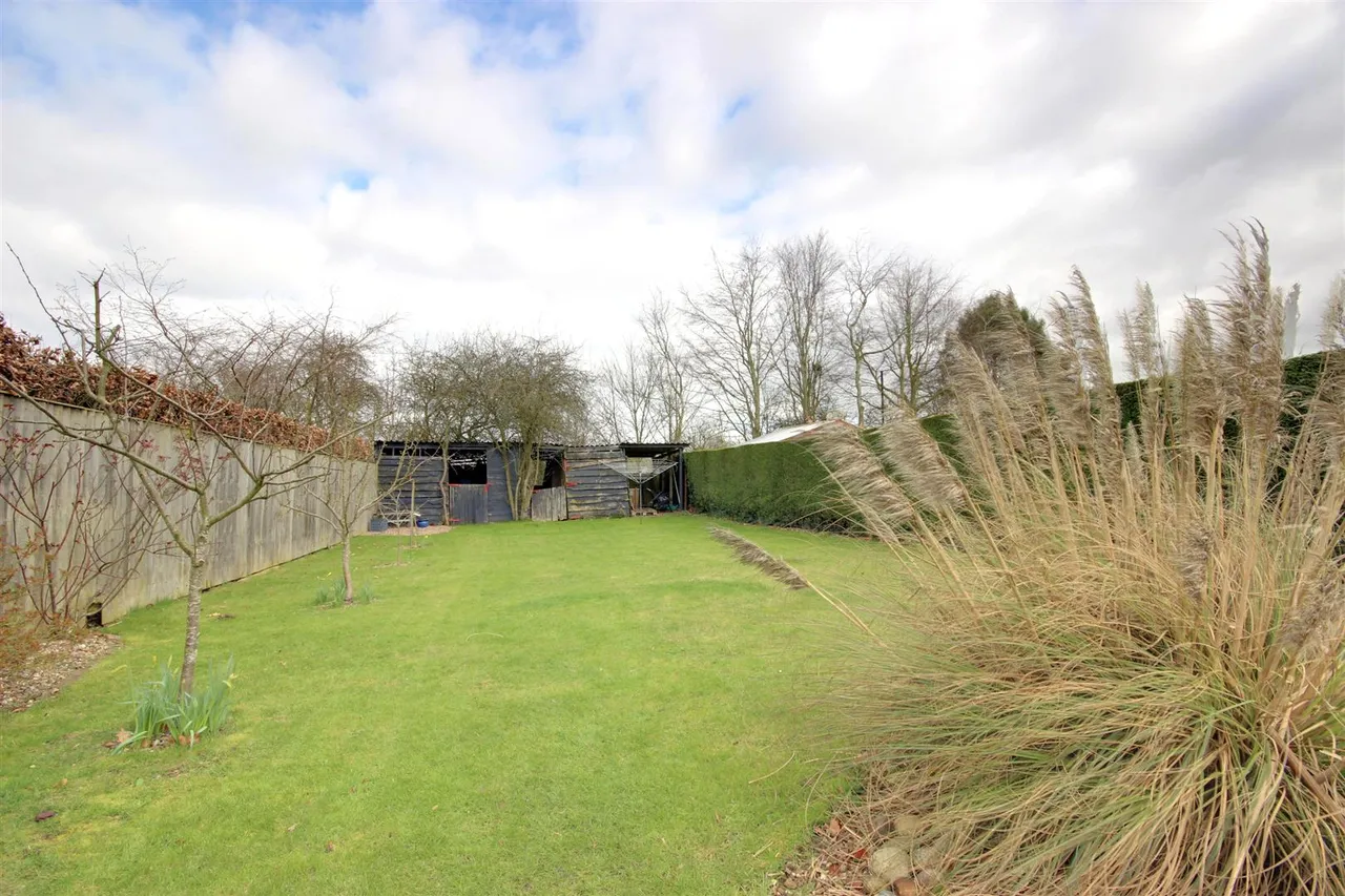 New Village Road, Little Weighton, photo 26