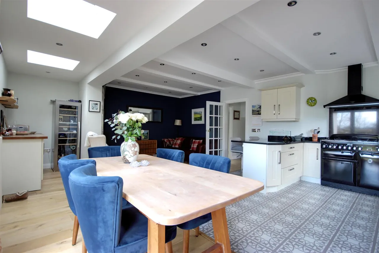 New Village Road, Little Weighton, photo 7