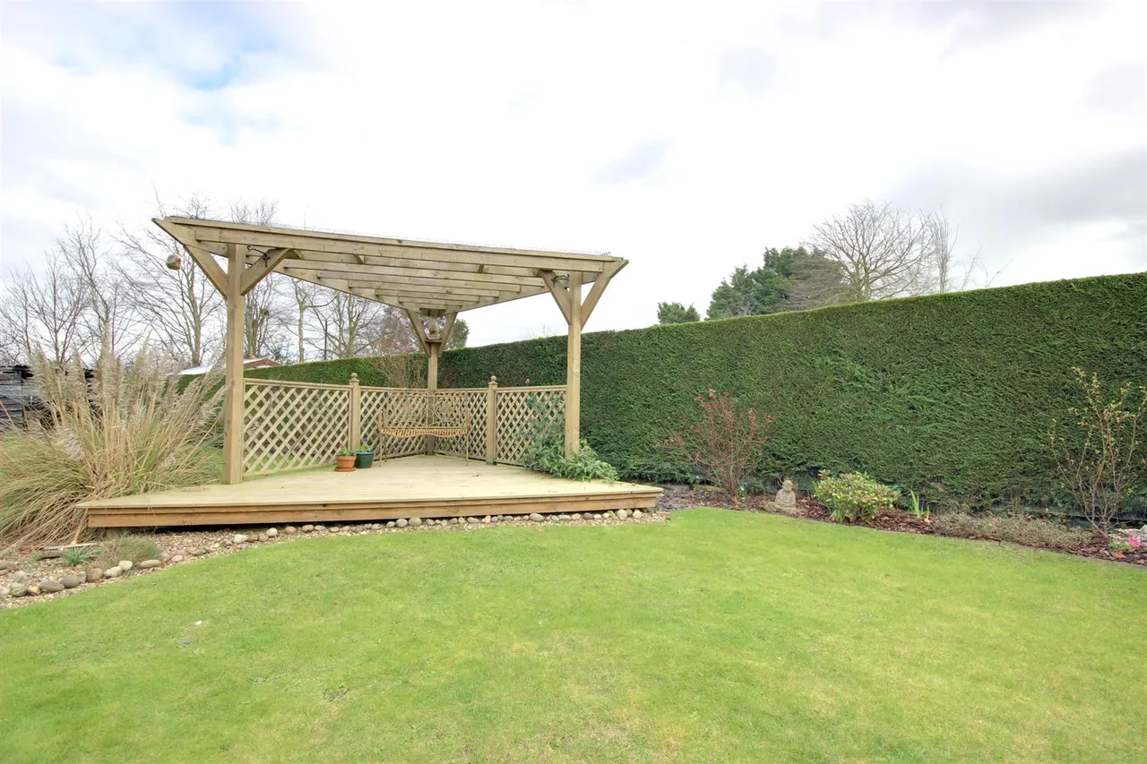 New Village Road, Little Weighton, photo 25