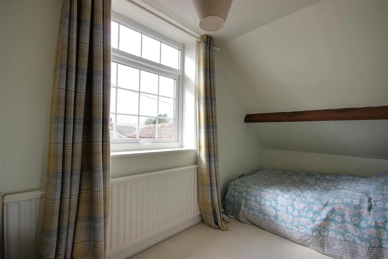 New Village Road, Little Weighton, photo 29