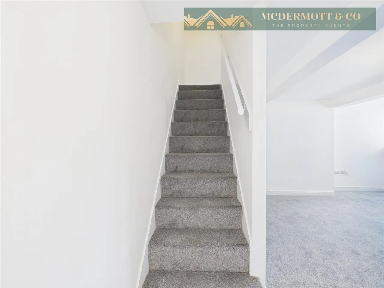 Bradburys Lane, Greenfield, OL3, photo 15