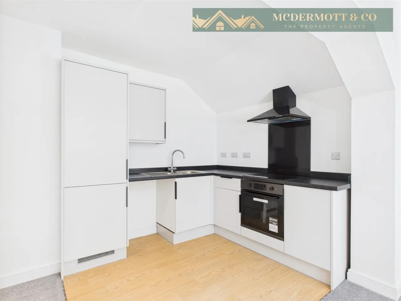 Bradburys Lane, Greenfield, OL3, photo 7