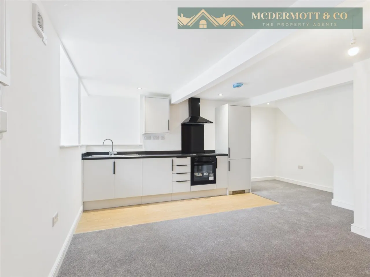 Bradburys Lane, Greenfield, OL3, photo 33