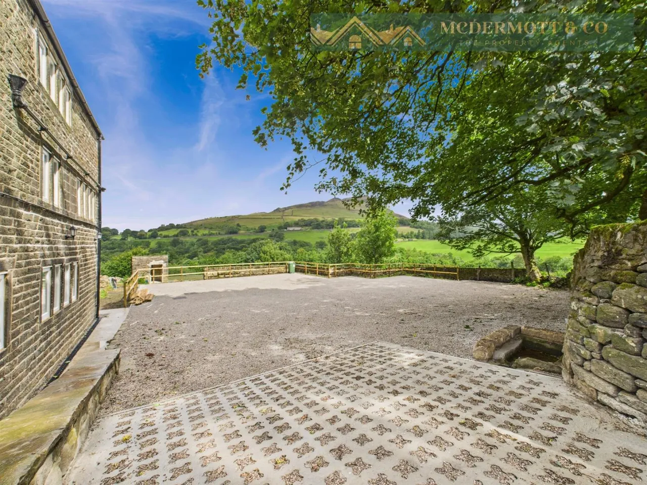 Bradburys Lane, Greenfield, OL3, photo 42