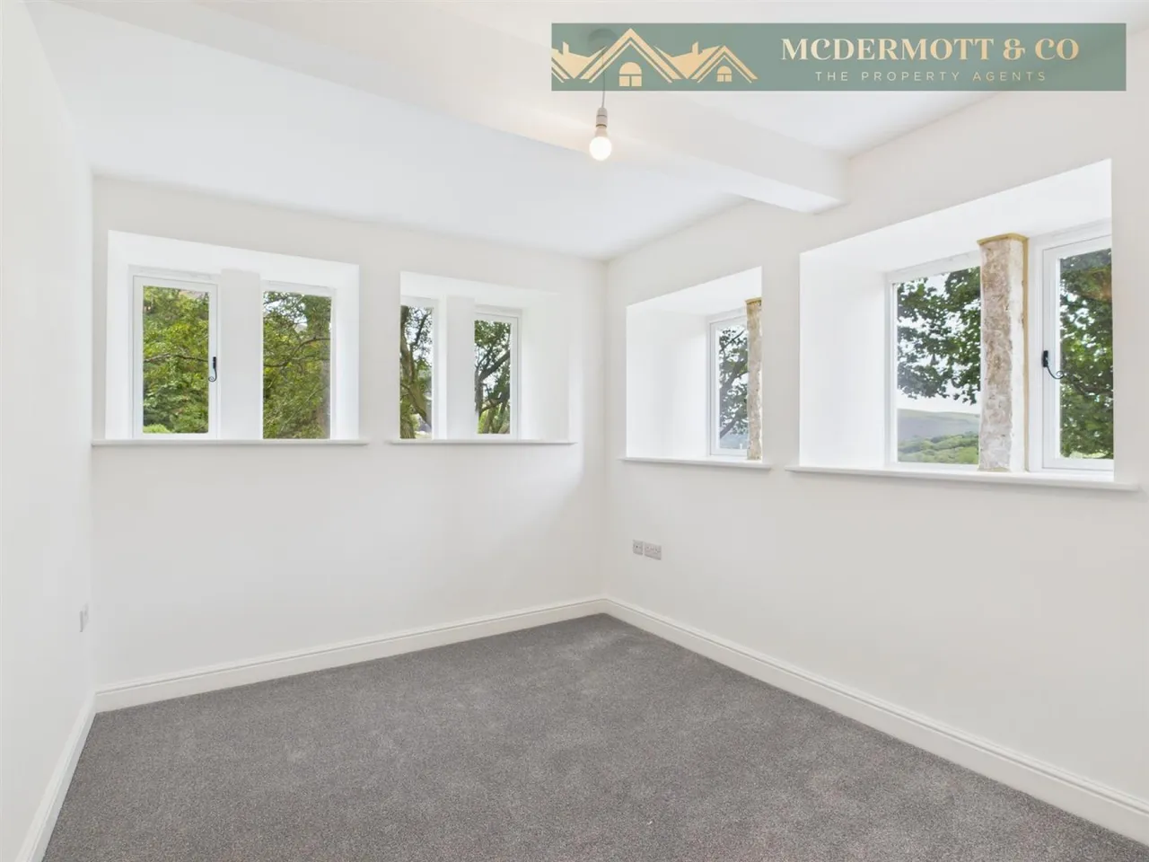 Bradburys Lane, Greenfield, OL3, photo 28