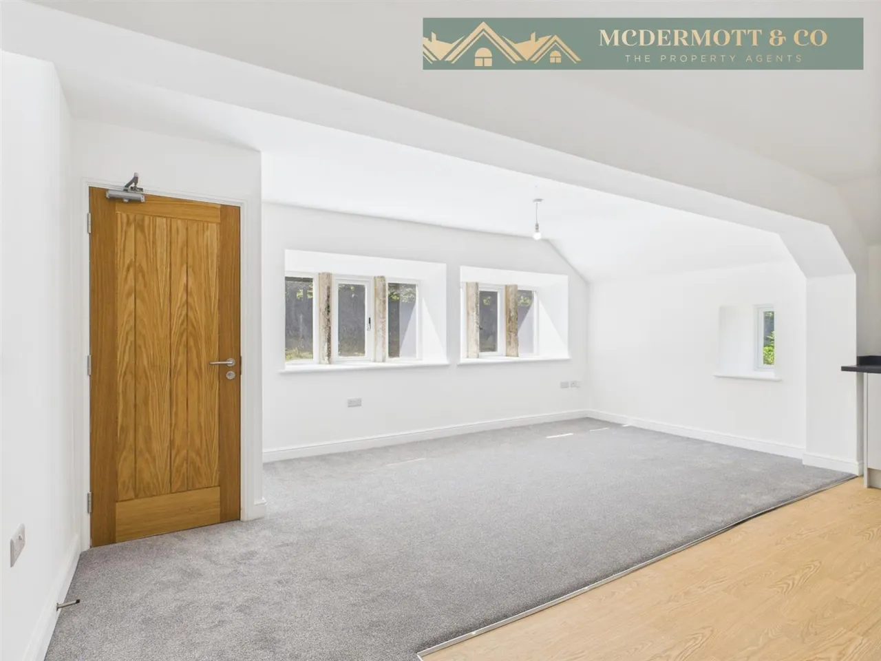 Bradburys Lane, Greenfield, OL3, photo 4