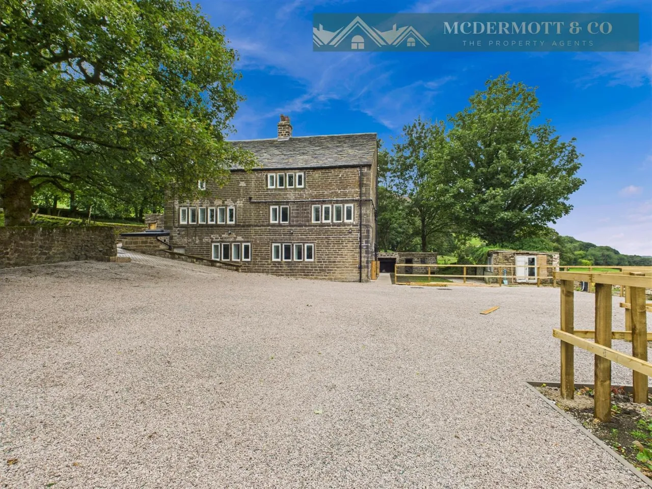 Bradburys Lane, Greenfield, OL3, photo 44