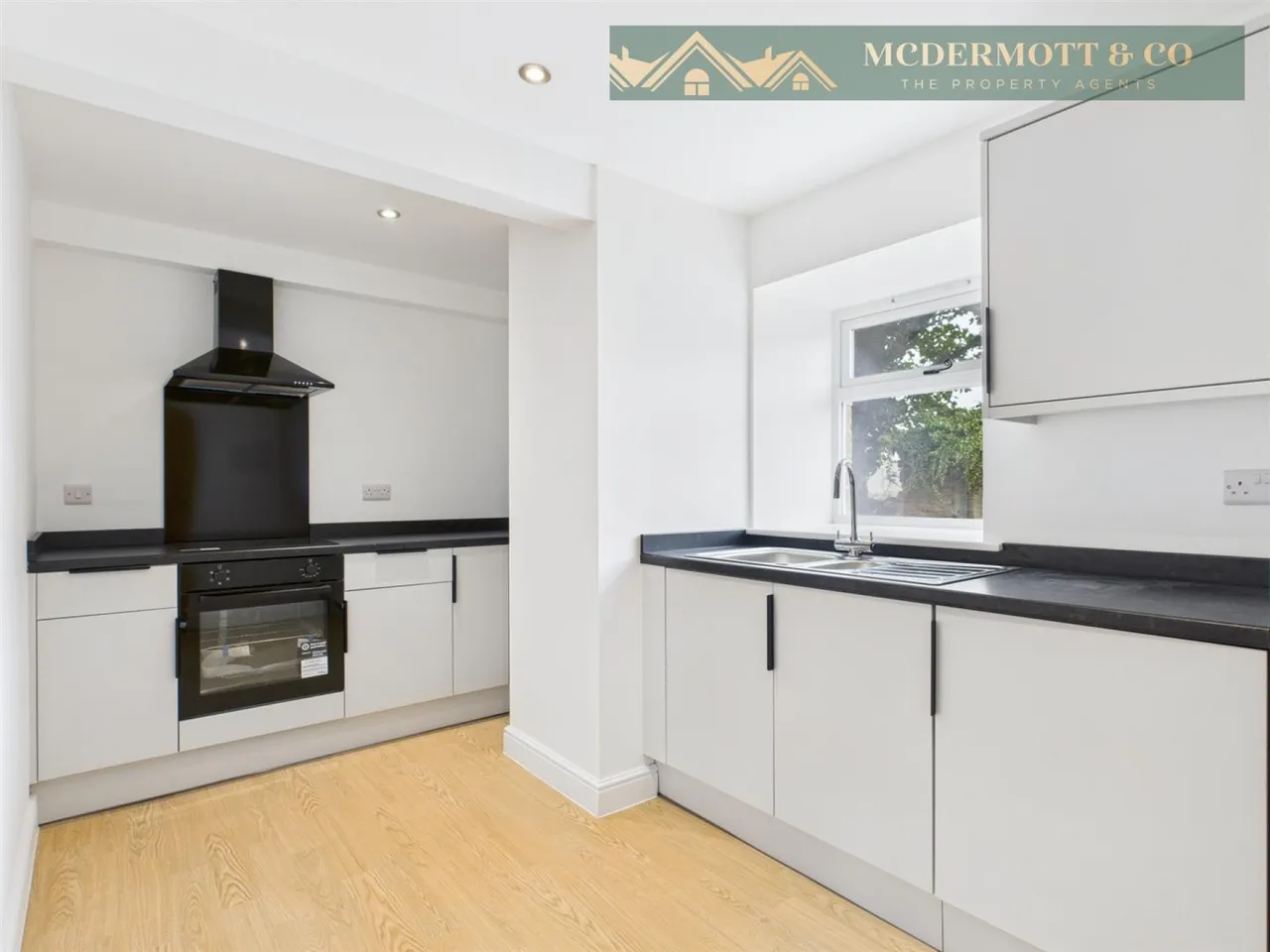 Bradburys Lane, Greenfield, OL3, photo 21