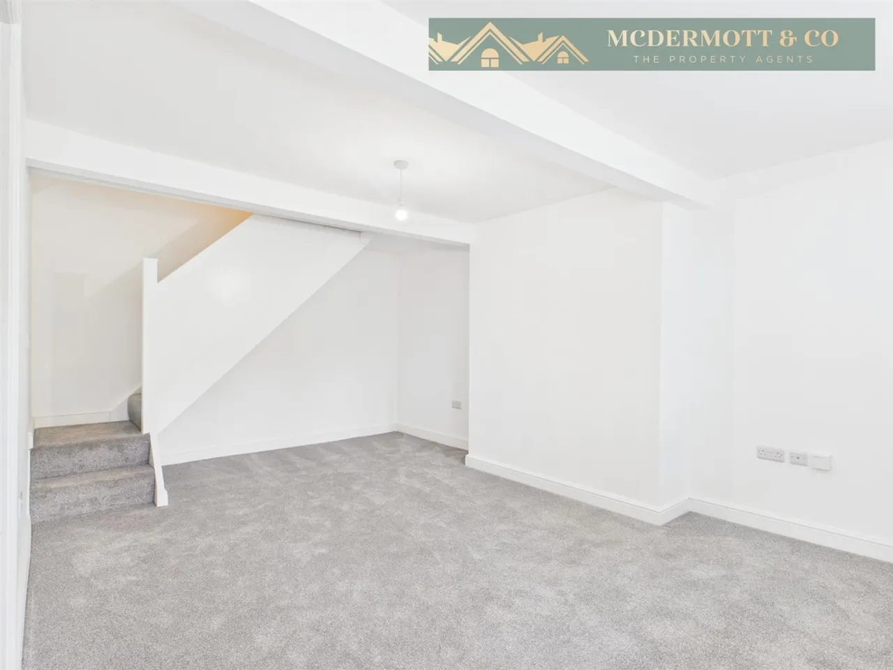 Bradburys Lane, Greenfield, OL3, photo 25