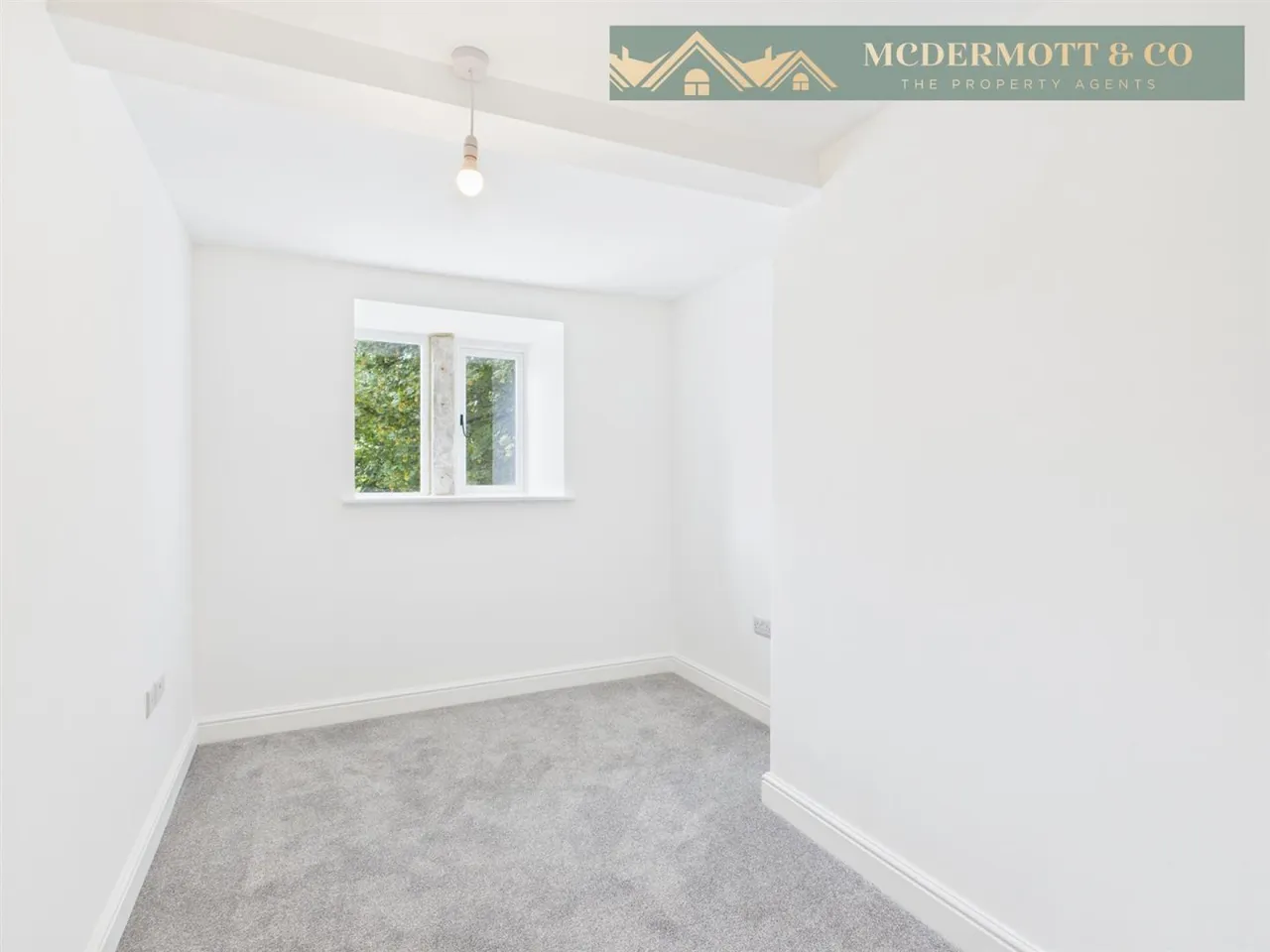 Bradburys Lane, Greenfield, OL3, photo 22