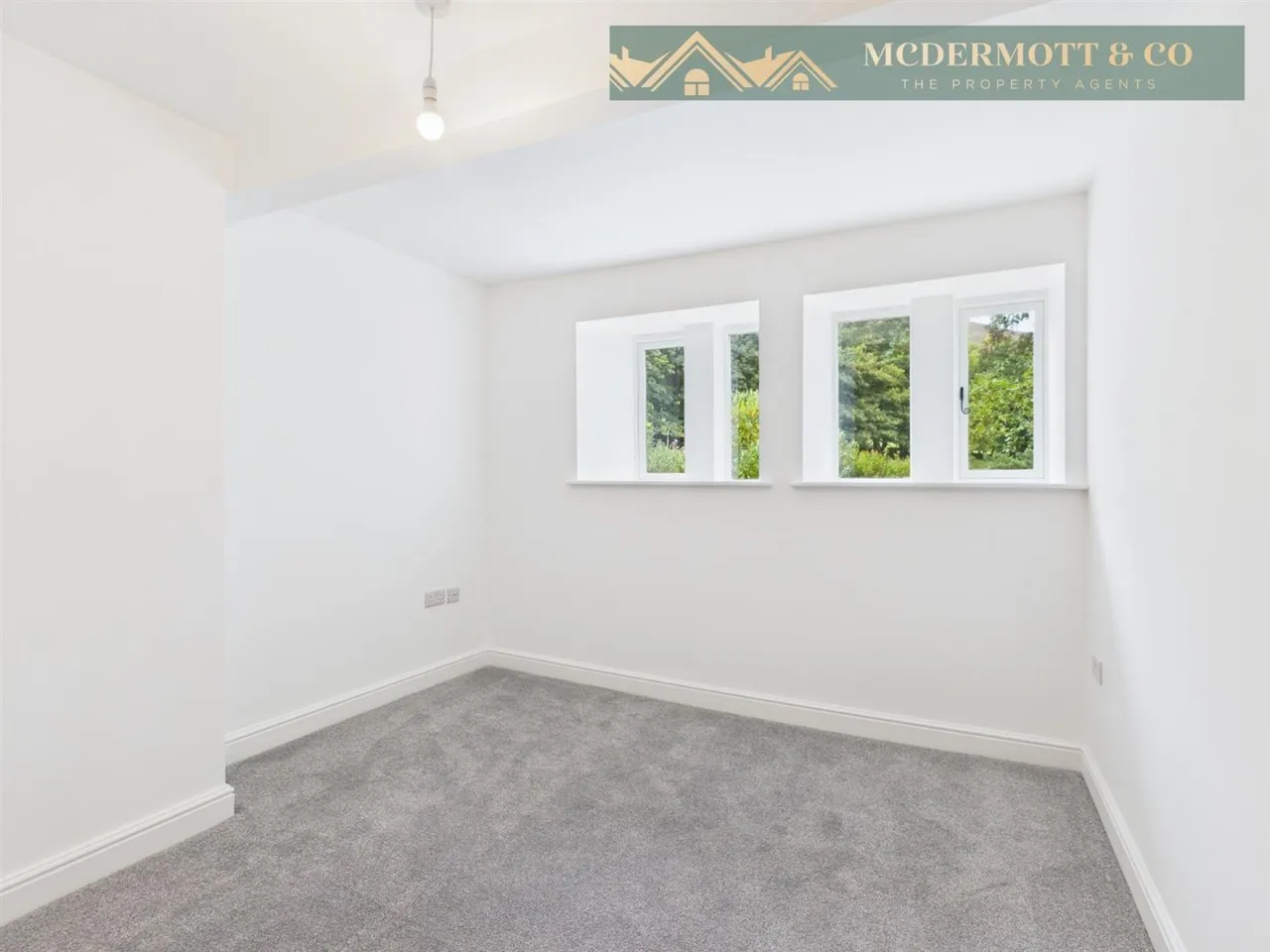 Bradburys Lane, Greenfield, OL3, photo 27