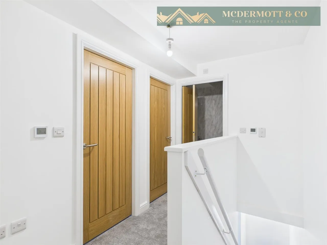 Bradburys Lane, Greenfield, OL3, photo 16