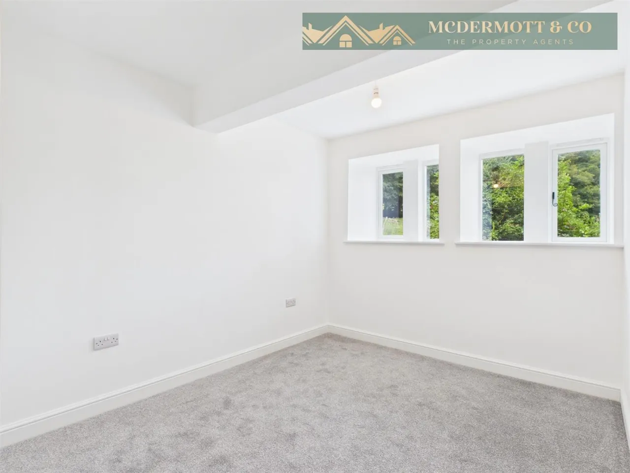 Bradburys Lane, Greenfield, OL3, photo 34