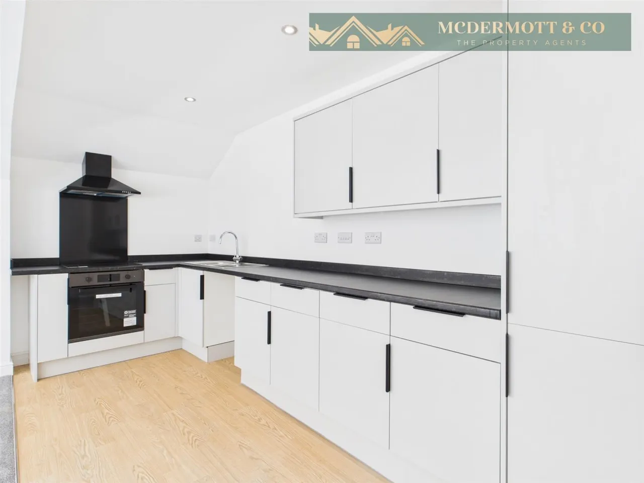 Bradburys Lane, Greenfield, OL3, photo 5