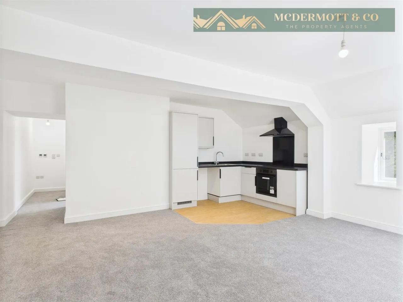 Bradburys Lane, Greenfield, OL3, photo 6