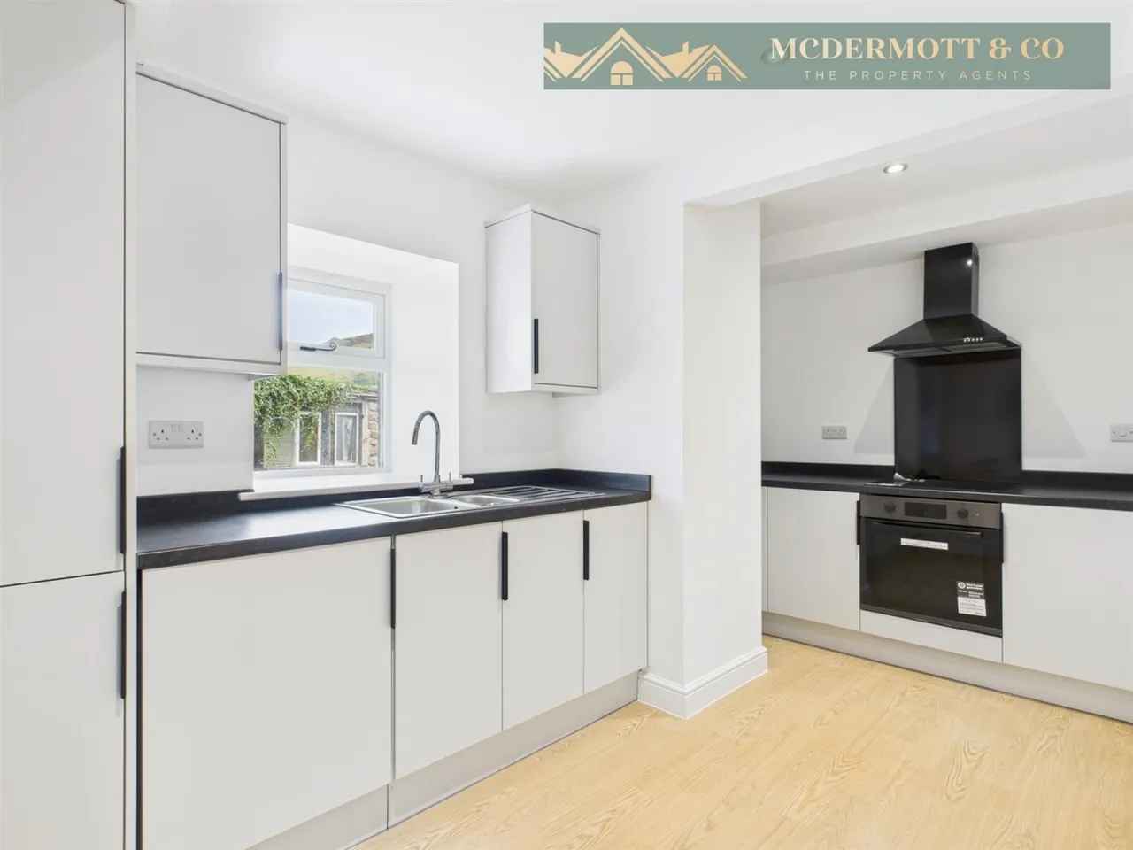 Bradburys Lane, Greenfield, OL3, photo 26