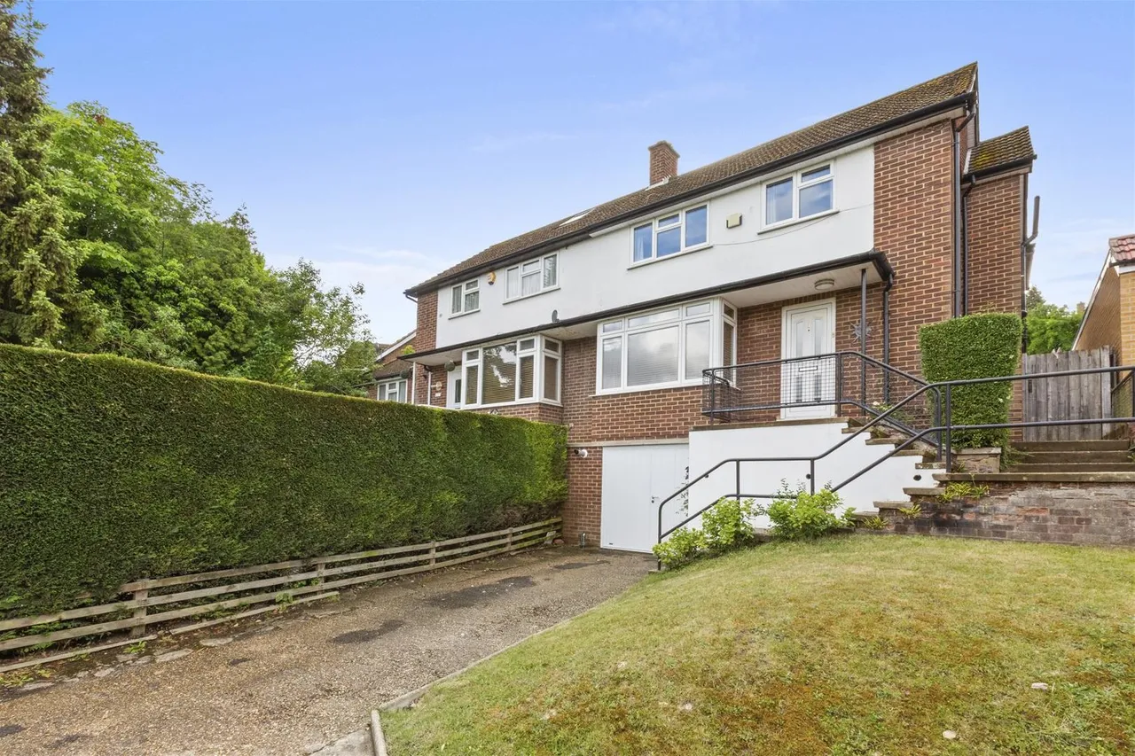 4 bed house for sale, Dean Close, High Wycombe, HP12