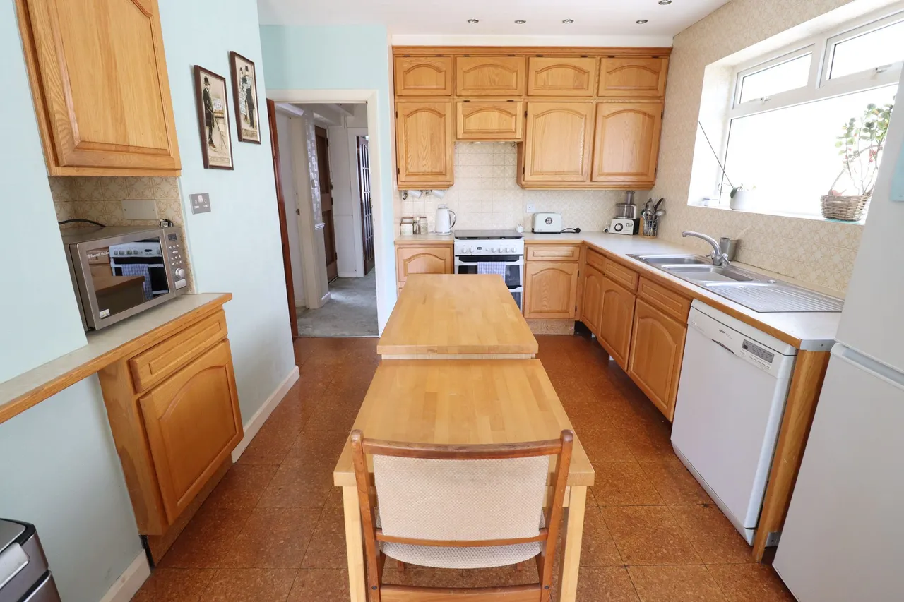 Bull Lane, Rayleigh, Essex, SS6 8NQ, photo 10