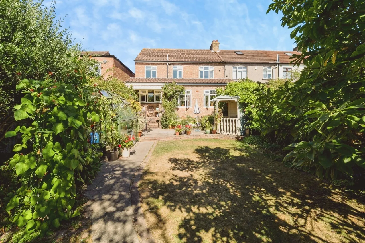 Globe Road, Hornchurch, RM11, photo 2