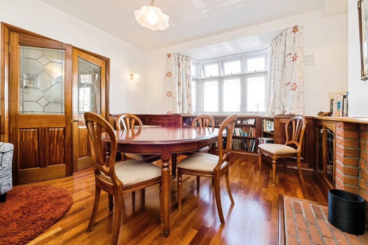 Globe Road, Hornchurch, RM11, photo 3