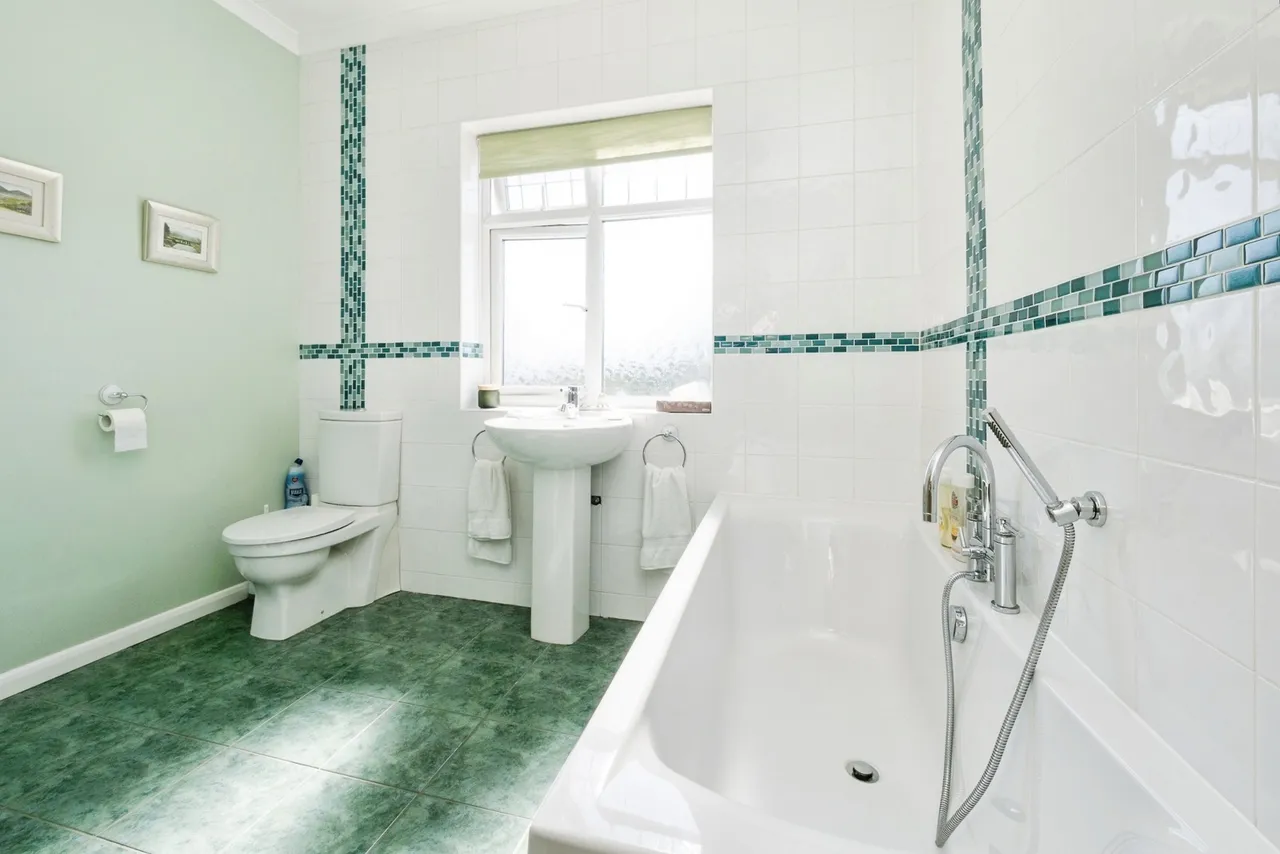 Globe Road, Hornchurch, RM11, photo 10