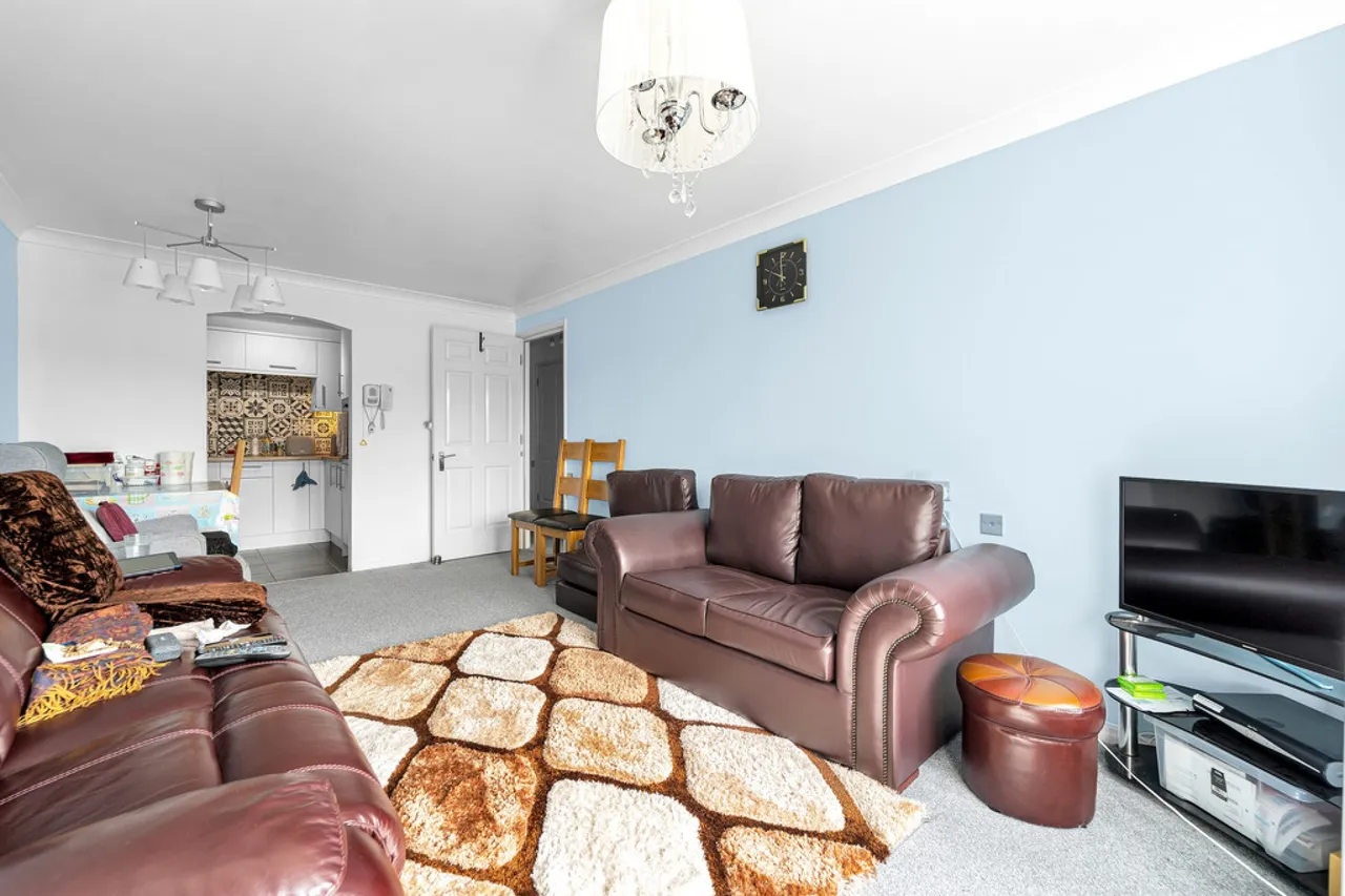 Farm Close, Staines-upon-Thames, TW18, photo 6