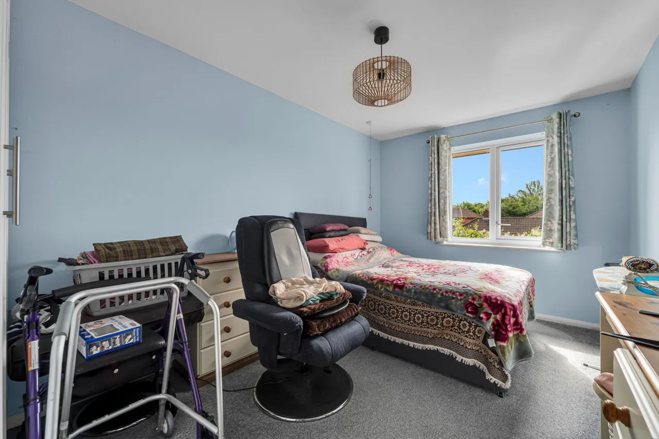 Farm Close, Staines-upon-Thames, TW18, photo 8