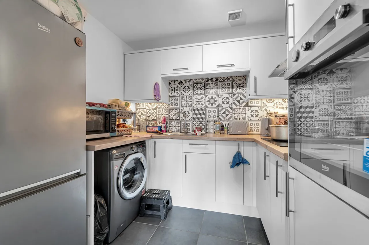 Farm Close, Staines-upon-Thames, TW18, photo 10