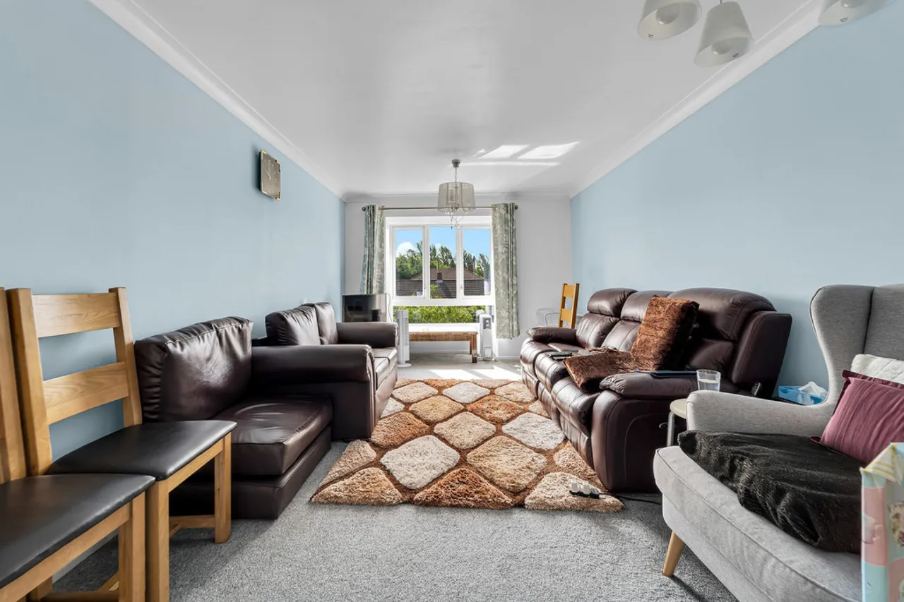 Farm Close, Staines-upon-Thames, TW18, photo 3
