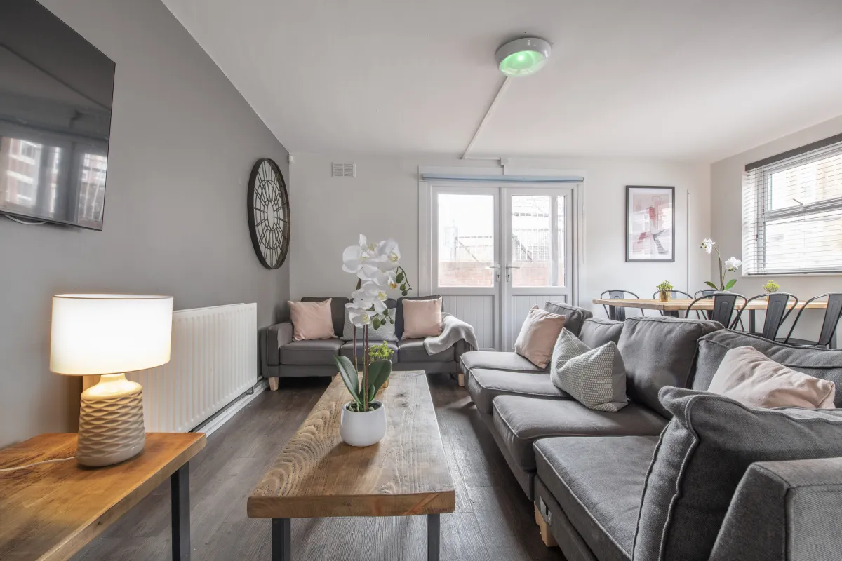 7 bed flat to rent — *£134 PPPW* Church Street, Lenton, NG7