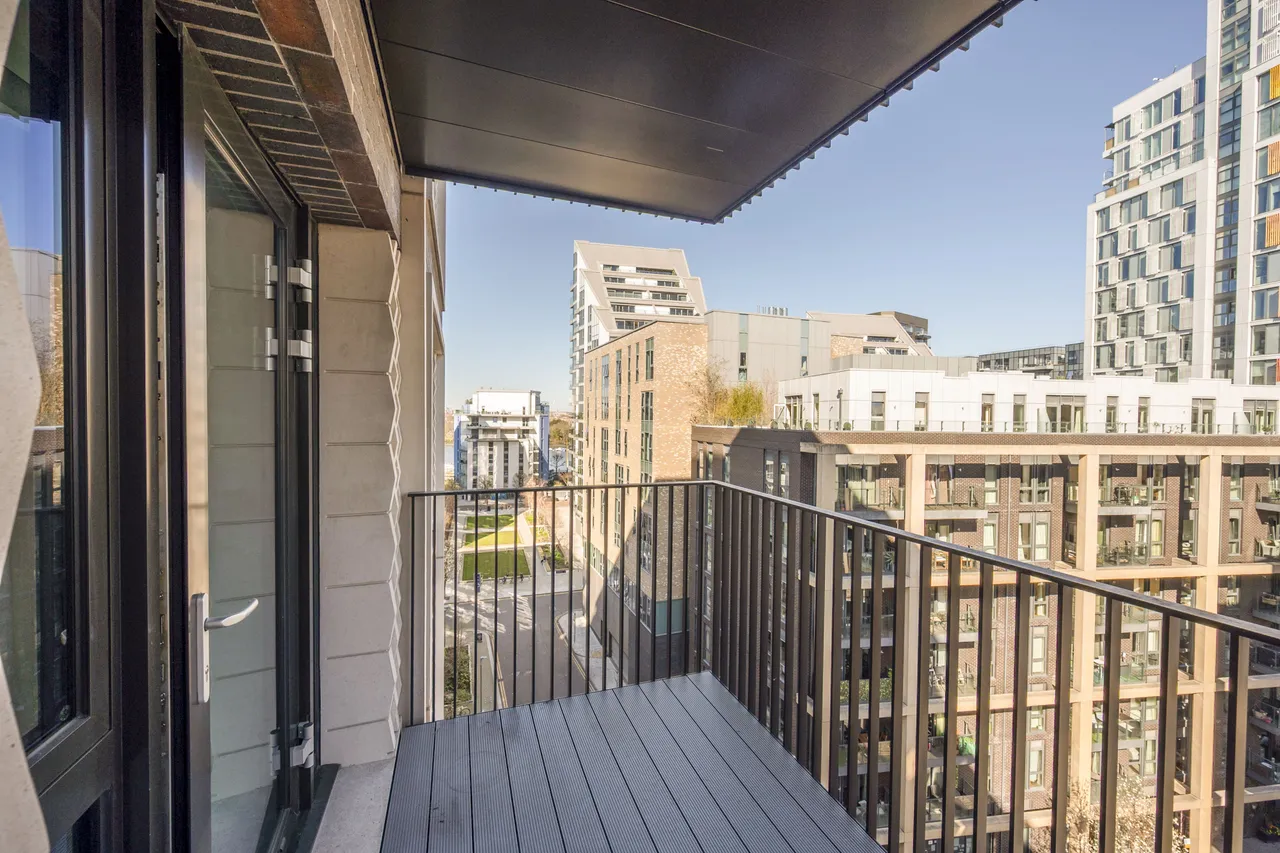 Apartment 702 (25% share), 15 Osiers Road, London, photo 4