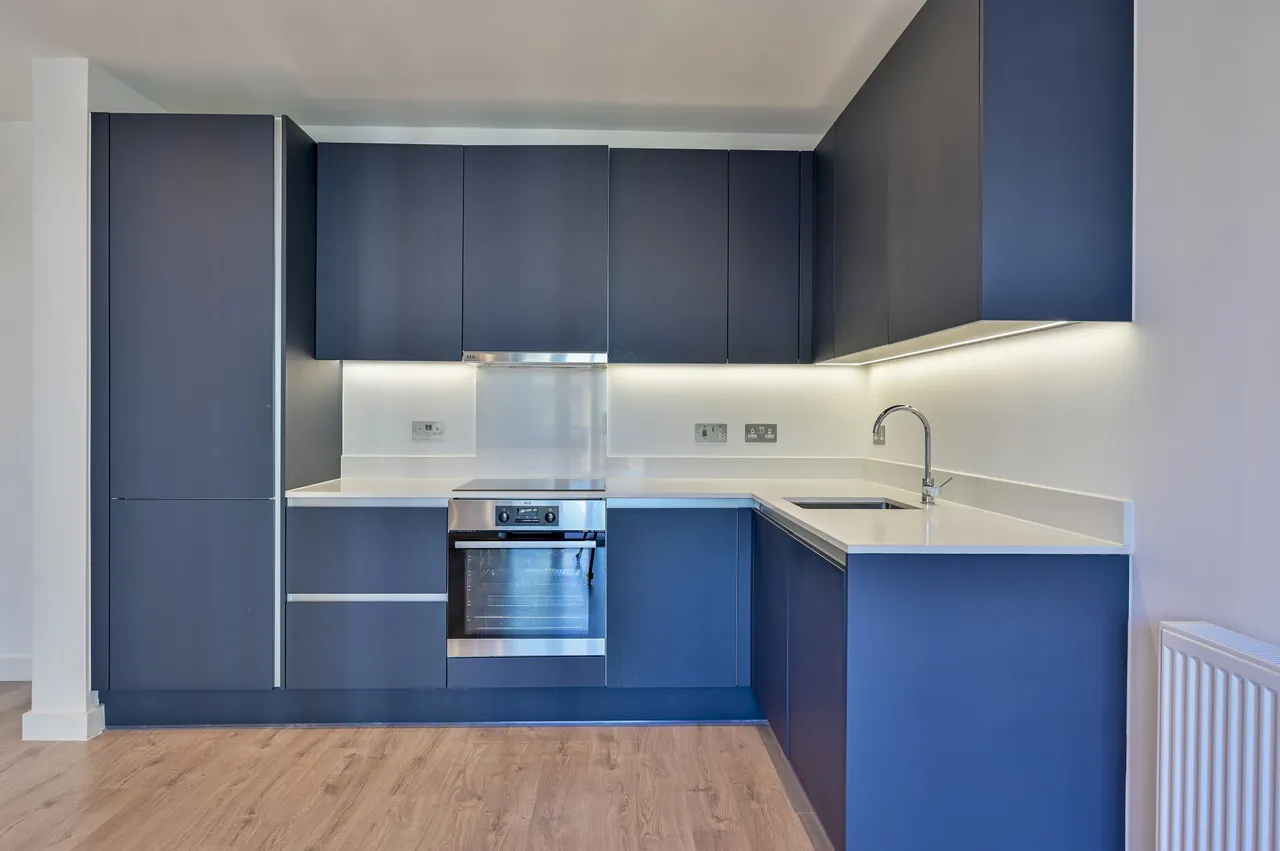 Apartment 702 (25% share), 15 Osiers Road, London, photo 8