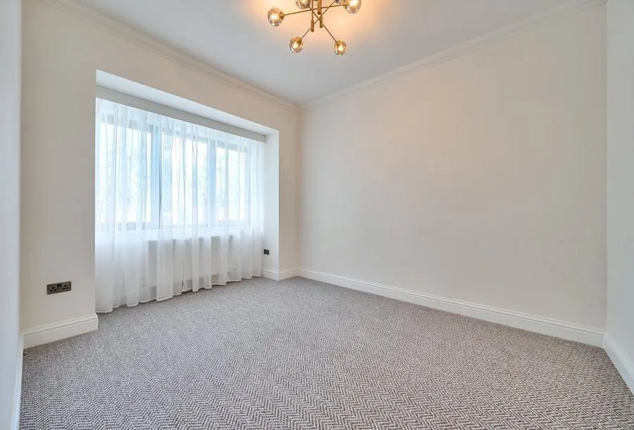 All Saints Road, SM1, photo 10