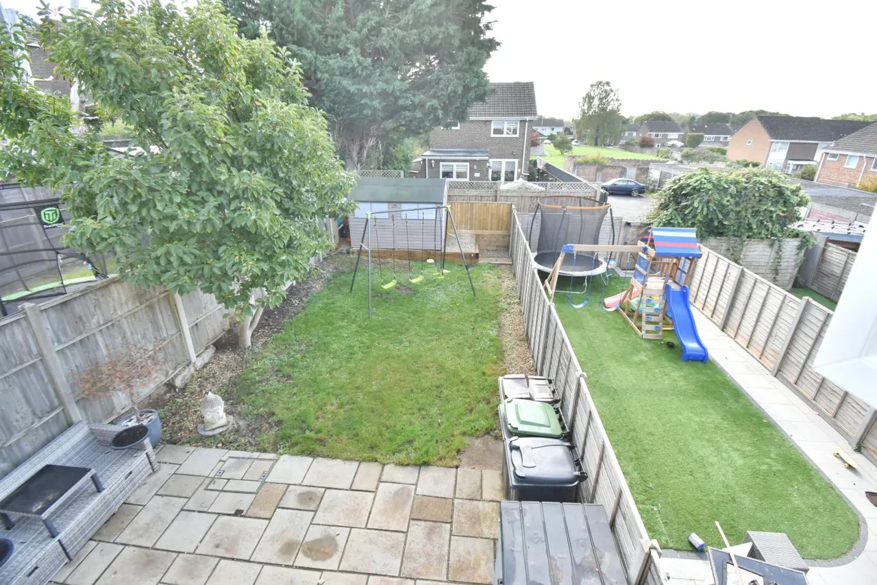 Leeson Drive, BH22, photo 3
