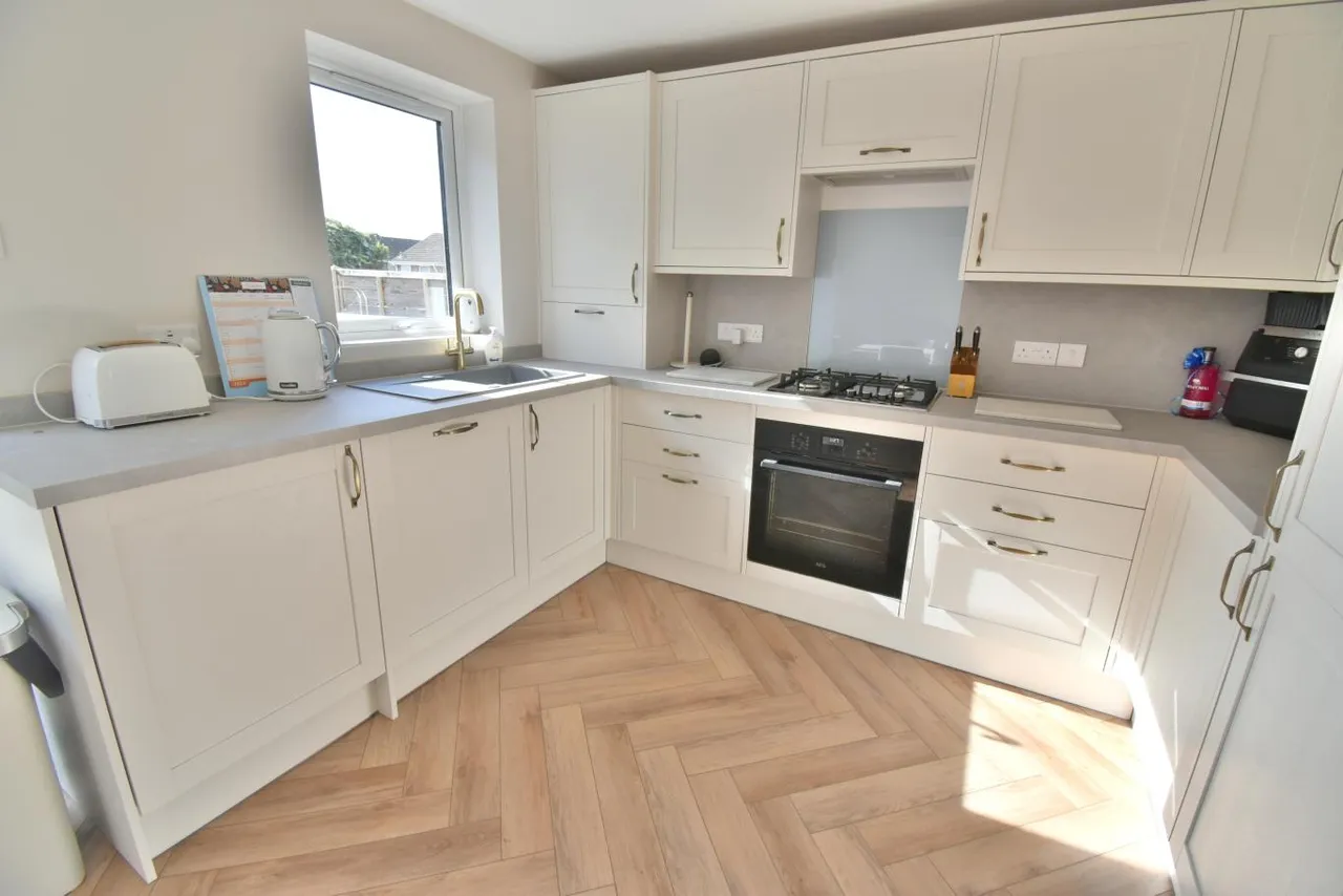 Leeson Drive, BH22, photo 5