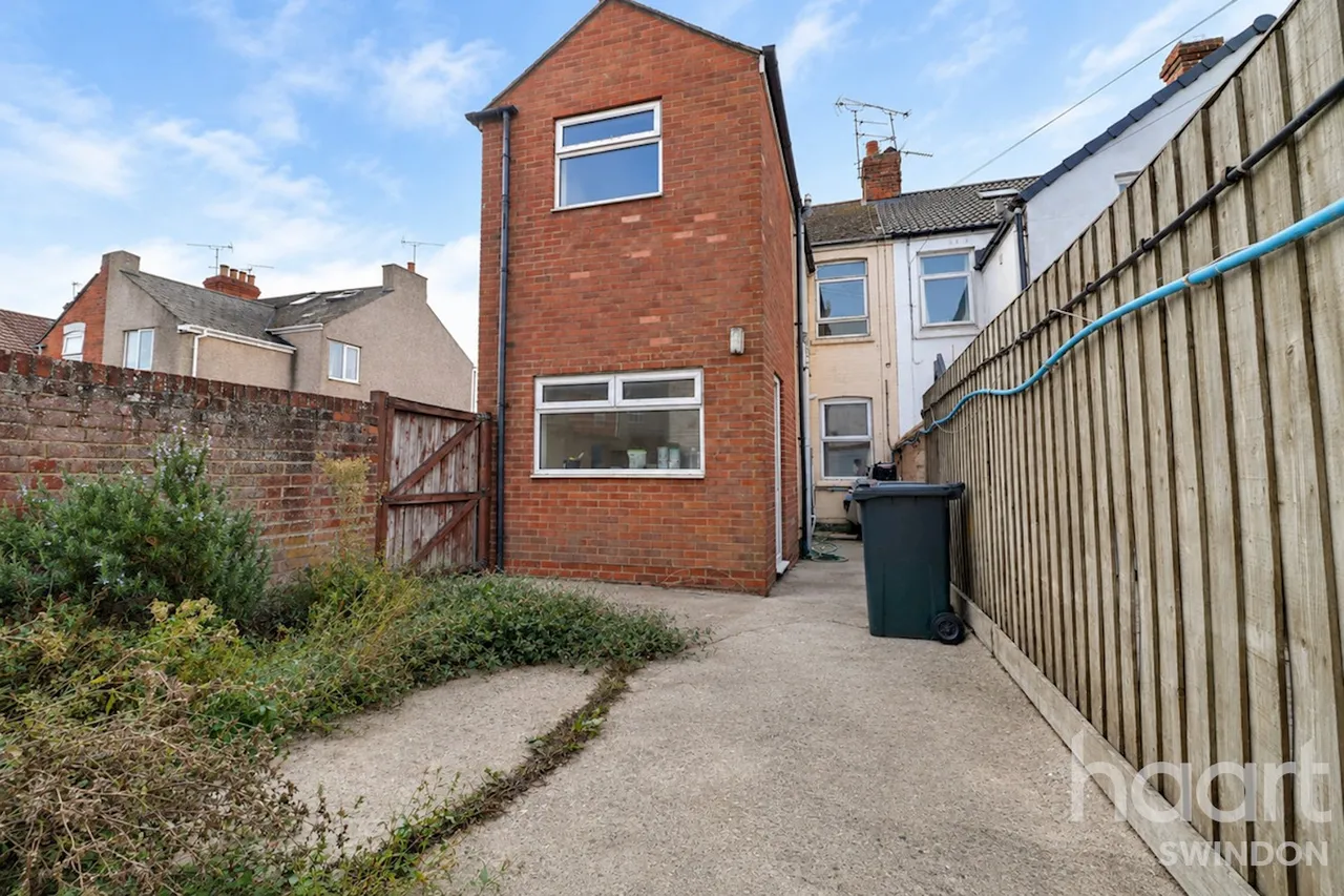Ferndale Road, Swindon, SN2, photo 14