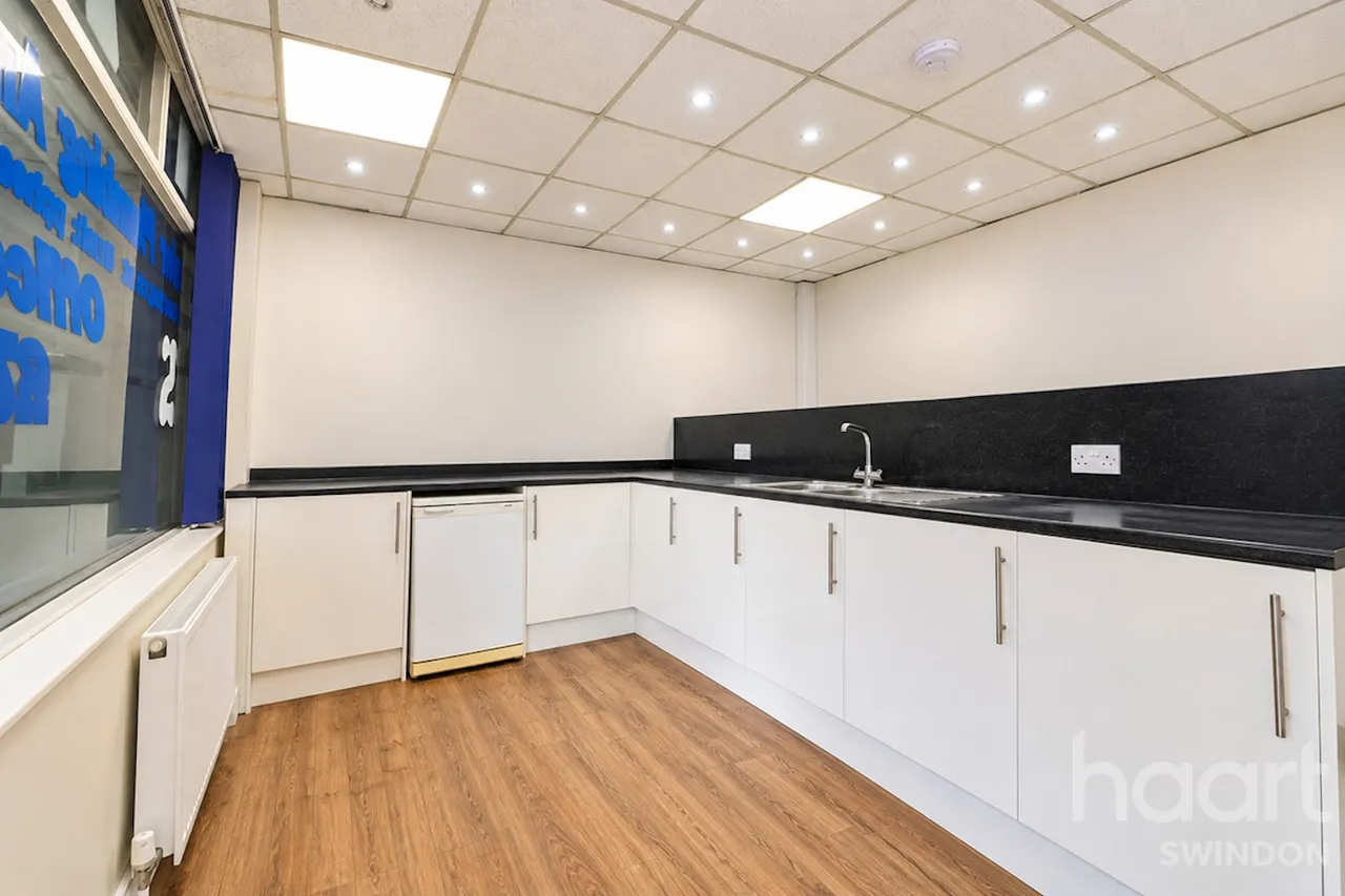 Ferndale Road, Swindon, SN2, photo 2