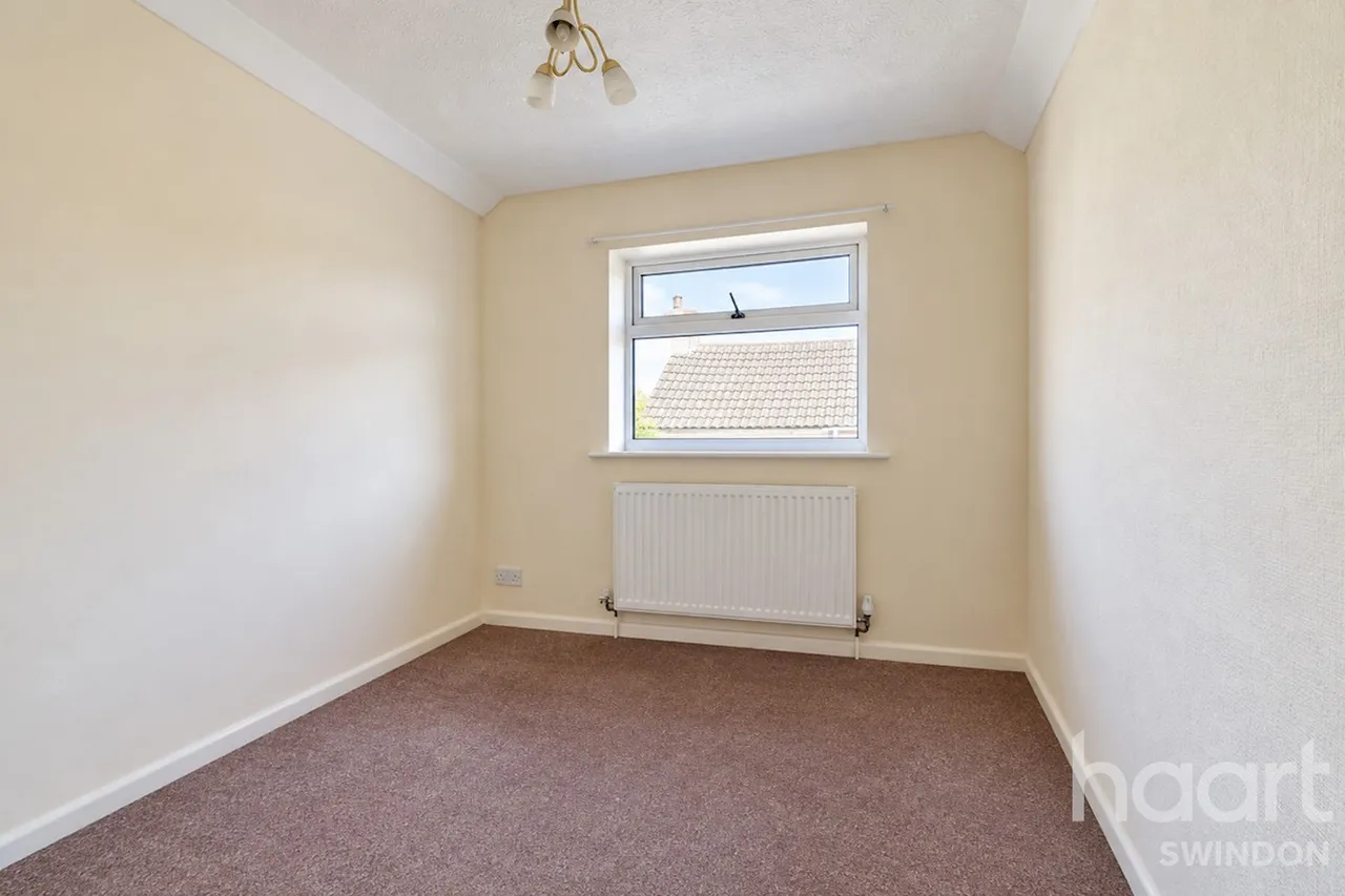 Ferndale Road, Swindon, SN2, photo 13