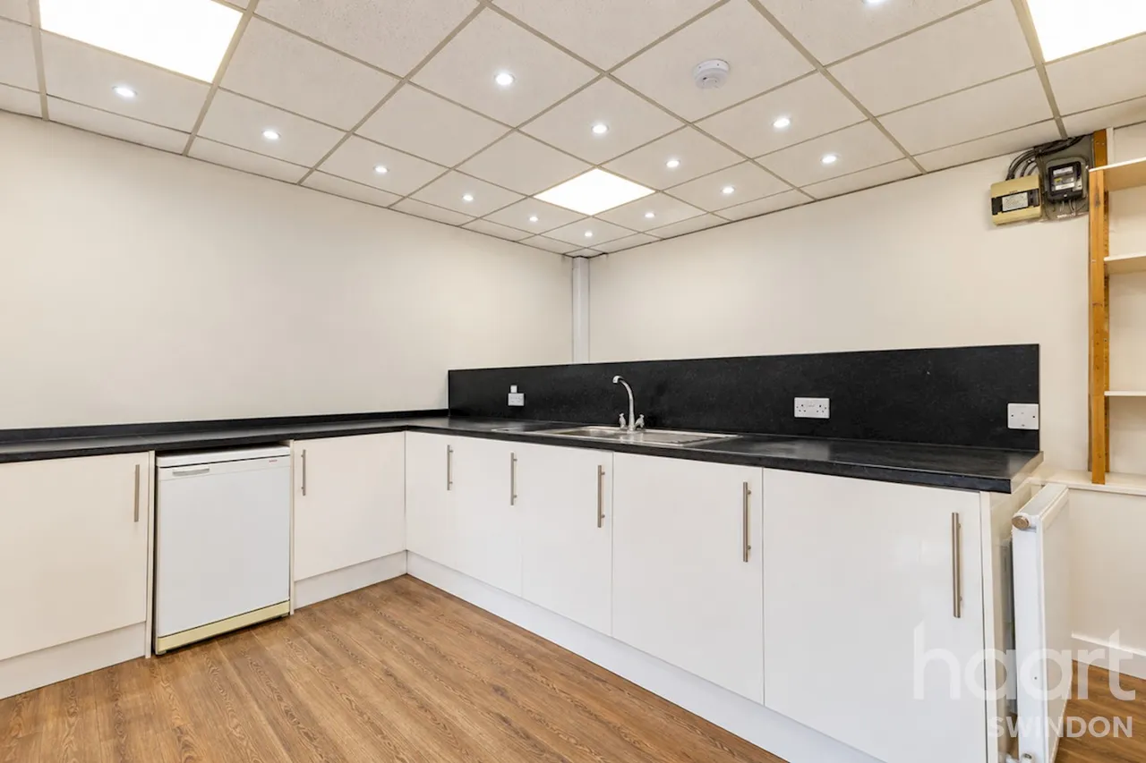 Ferndale Road, Swindon, SN2, photo 12