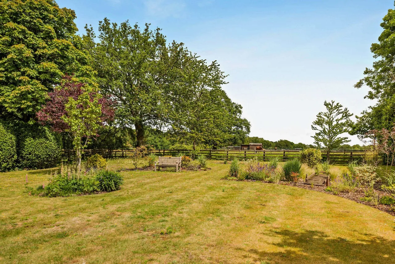 The Avenue, Chobham, GU24, photo 29