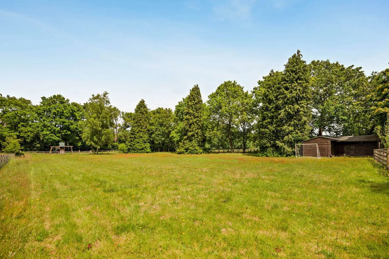 The Avenue, Chobham, GU24, photo 23
