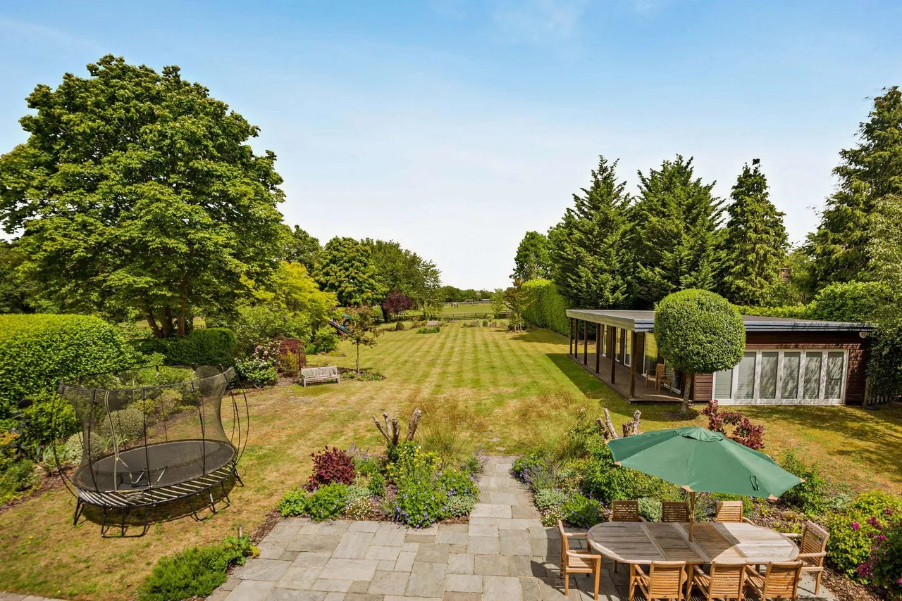 The Avenue, Chobham, GU24, photo 30